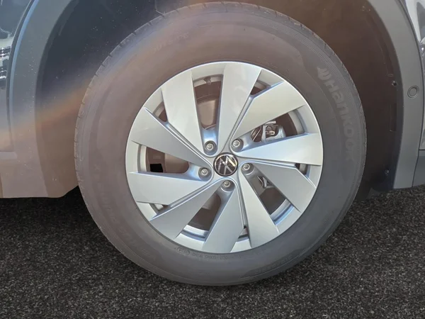 VOLKSWAGEN Tiguan (2026) — foto 11 van 19