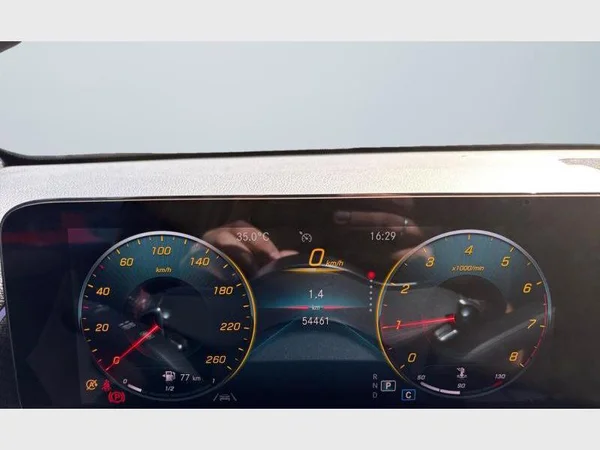 Mercedes-Benz GLB 180 (2021) — foto 6 van 29