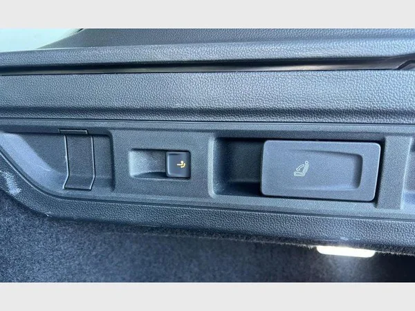 Volkswagen Passat SW (2024) — foto 29 van 36
