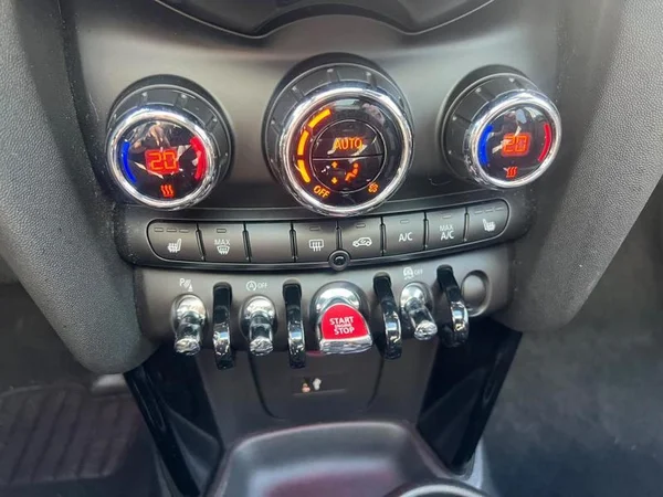 MINI Mini 5 Doors (F55) (2018) — foto 18 van 27