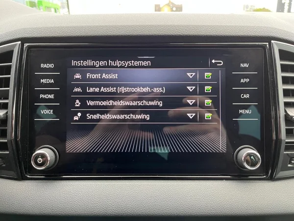 SKODA Karoq (2024) — foto 6 van 21