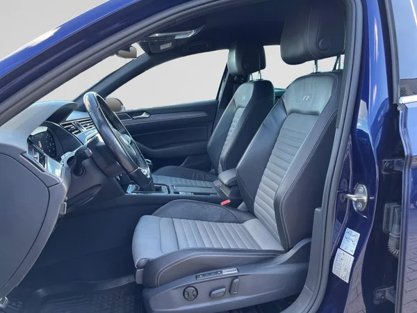 VOLKSWAGEN Passat (2018) — foto 19 van 22