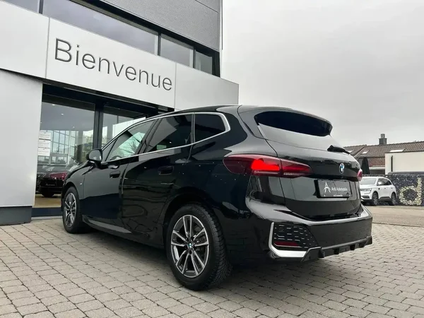 Bmw 218 (2022) — foto 17 van 20