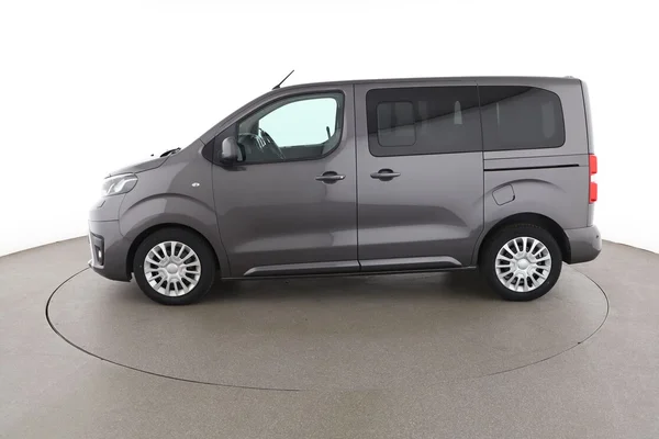 Toyota ProAce (2019) — foto 9 van 16