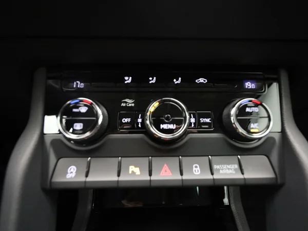 SKODA Karoq (2024) — foto 10 van 19
