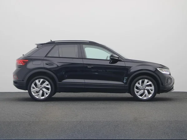 VOLKSWAGEN T-Roc (2022) — foto 17 van 19
