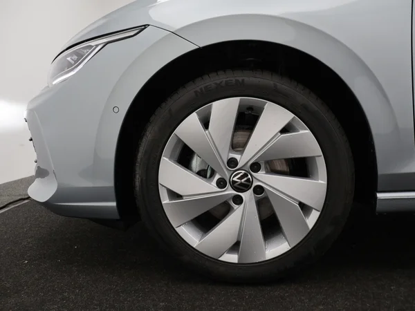 VOLKSWAGEN Golf VIII (2026) — foto 15 van 22