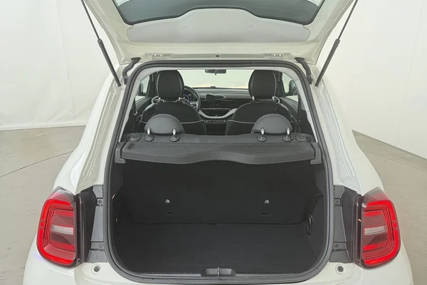 Fiat E-500 (2023) — foto 15 van 19