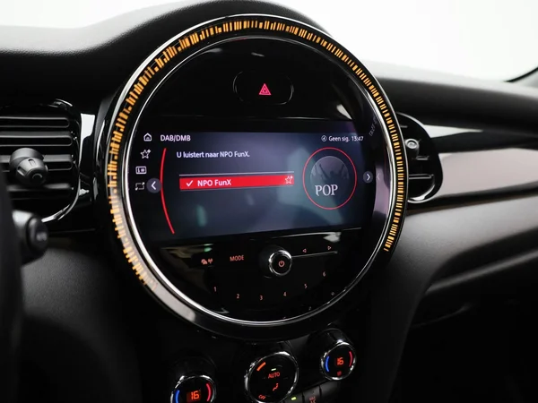 MINI One (2022) — foto 19 van 34