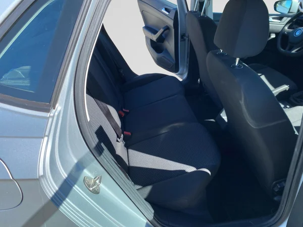 VOLKSWAGEN Polo (2018) — foto 2 van 17