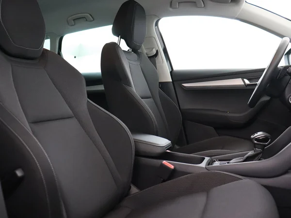 SKODA Karoq (2025) — foto 18 van 18
