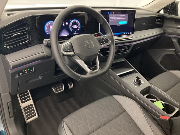 VOLKSWAGEN Tiguan (2025) — foto 24 van 36
