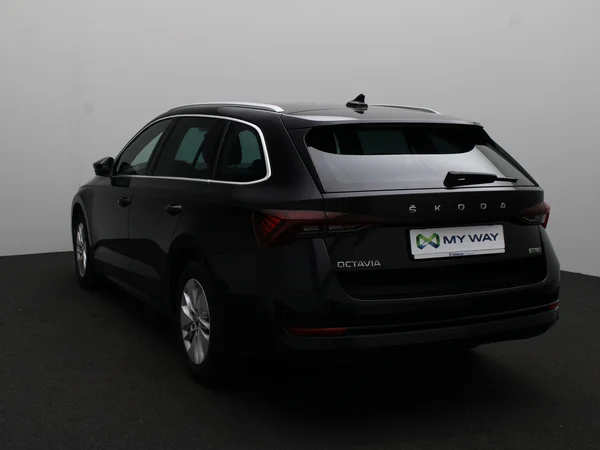 SKODA Octavia Combi (2023) — foto 4 van 18