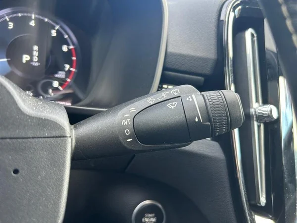 VOLVO XC40 (2018) — foto 20 van 32