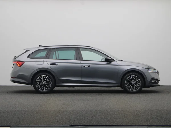 SKODA Octavia Combi PHEV (2024) — foto 21 van 22
