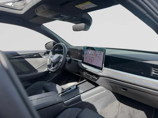 VOLKSWAGEN Passat Variant eHybrid (PHEV) (2025) — foto 2 van 25