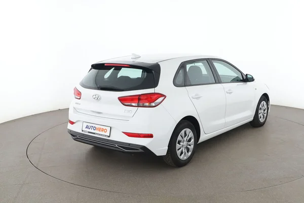 Hyundai i30 (2023) — foto 12 van 16