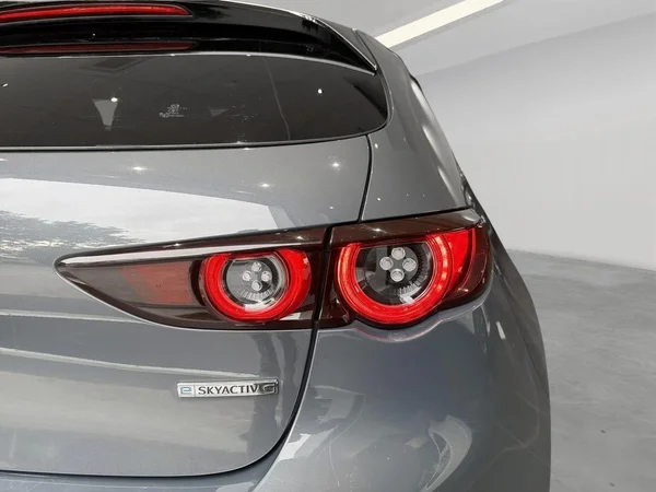 Mazda 3 (2021) — foto 7 van 19