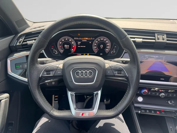 AUDI Q3 (2019) — foto 4 van 24