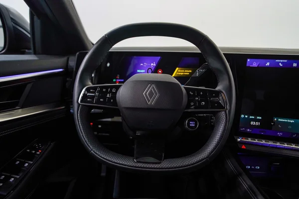 Renault Rafale E-TECH (HEV) (2025) — foto 10 van 45