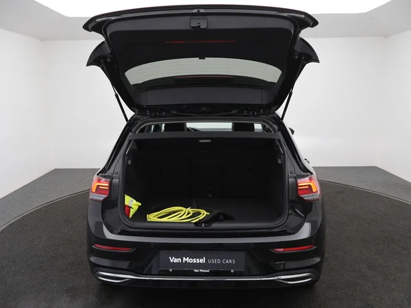 VOLKSWAGEN Golf VIII eHybrid (PHEV) (2024) — foto 4 van 23