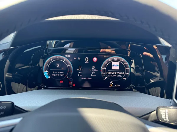 VOLKSWAGEN Golf VIII (2026) — foto 9 van 12