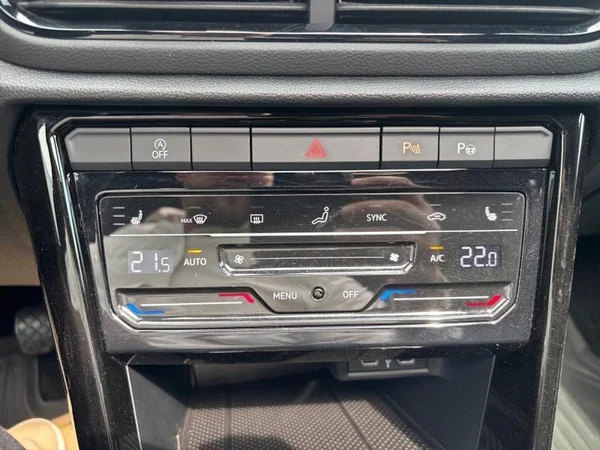 VOLKSWAGEN T-Roc (2023) — foto 9 van 27