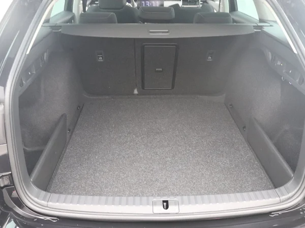 SKODA Octavia Combi (2024) — foto 8 van 33