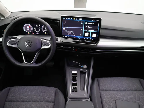 VOLKSWAGEN Golf VIII (2026) — foto 3 van 25