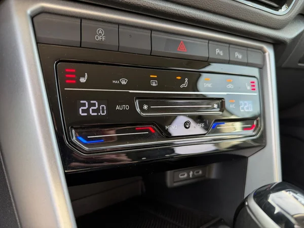 VOLKSWAGEN T-Roc (2023) — foto 4 van 24