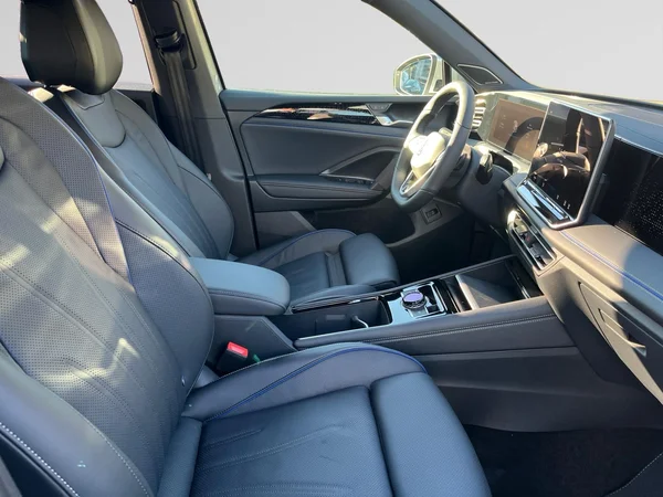 VOLKSWAGEN Tiguan (2025) — foto 4 van 19