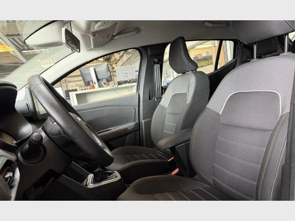 Dacia Sandero Stepway (2023) — foto 8 van 28