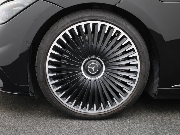 Mercedes-Benz EQE (2022) — foto 8 van 72