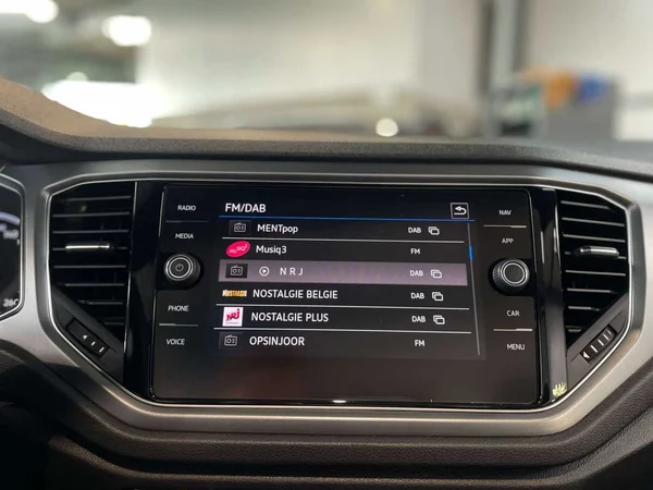Volkswagen T-Roc Cabriolet (2021) — foto 4 van 18