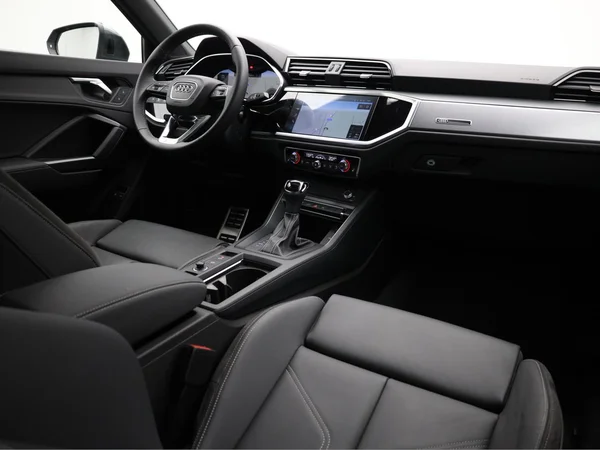 AUDI Q3 Sportback PHEV (2022) — foto 17 van 23
