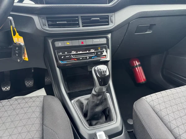 VOLKSWAGEN T-Cross (2023) — foto 14 van 16