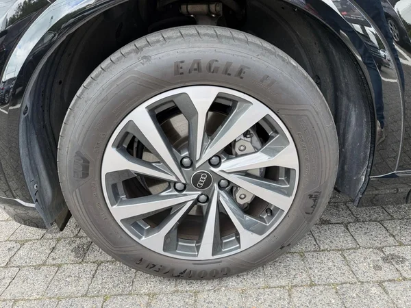 AUDI Q6 e-tron (2025) — foto 7 van 15