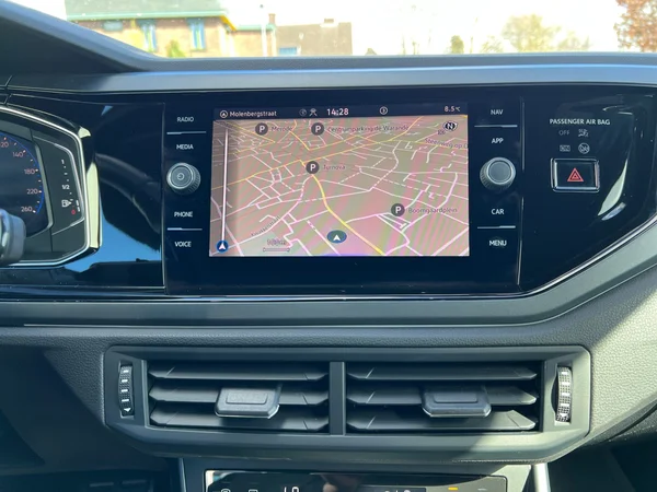 VOLKSWAGEN Polo (2023) — foto 5 van 24