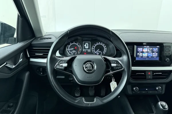 Skoda Kamiq (2021) — foto 2 van 15