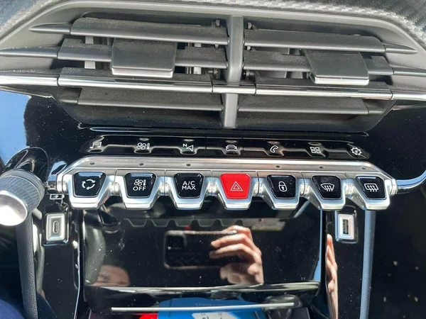 Peugeot 2008 (2022) — foto 4 van 19