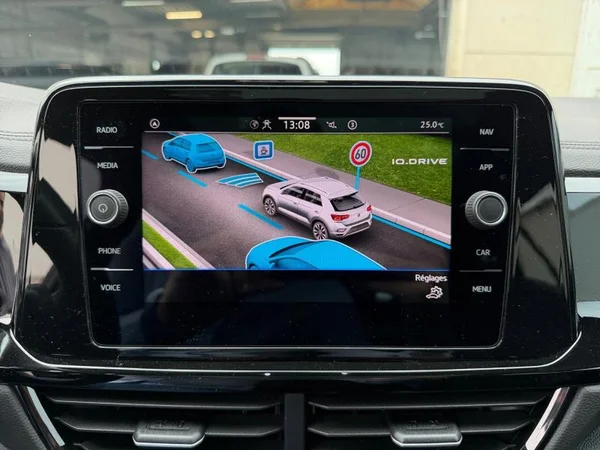 VOLKSWAGEN T-Roc (2023) — foto 13 van 27