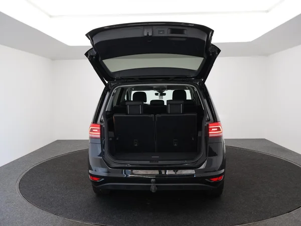 VOLKSWAGEN Touran (2025) — foto 16 van 31