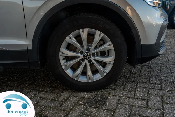 Volkswagen Tiguan (2023) — foto 2 van 43