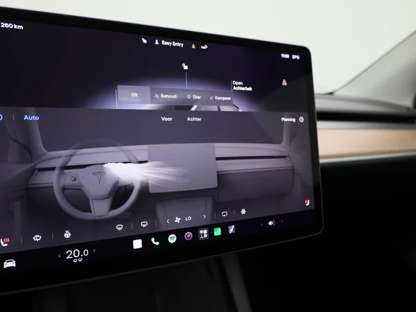Tesla Model Y (2023) — foto 10 van 41