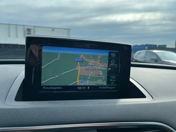 AUDI Q3 (2018) — foto 9 van 21