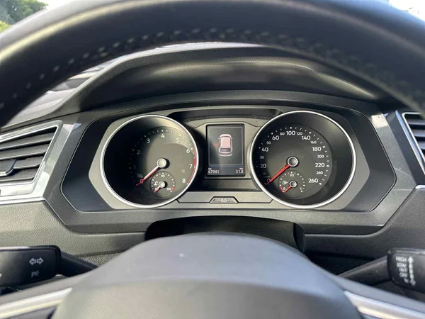 VOLKSWAGEN Tiguan (2021) — foto 6 van 24