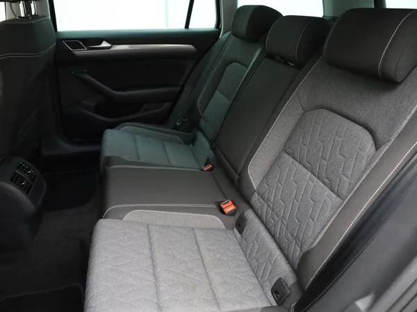 VOLKSWAGEN Passat SW (2023) — foto 5 van 18