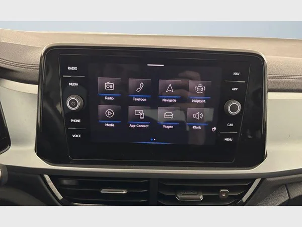 Volkswagen T-Roc (2023) — foto 8 van 22