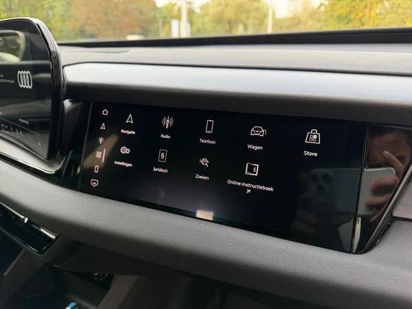 AUDI Q6 e-tron (2025) — foto 15 van 24