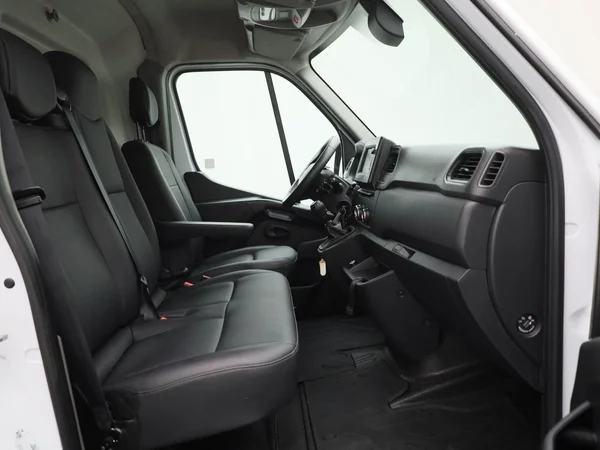 Renault Master (2023) — foto 4 van 36